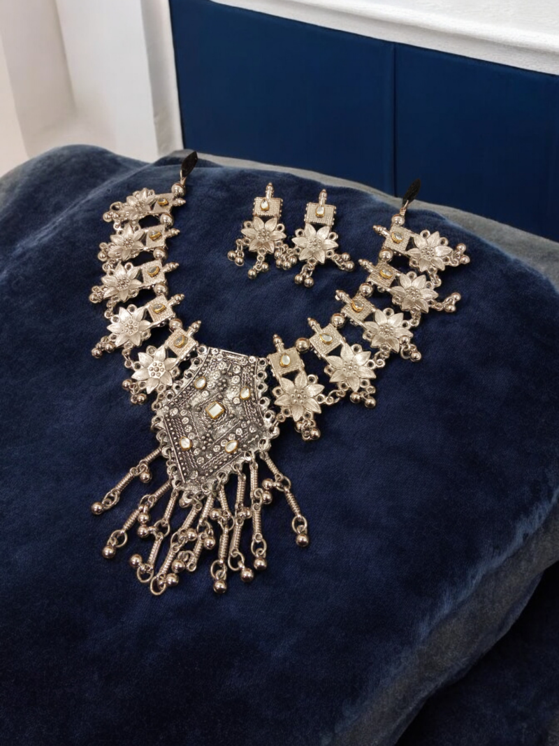 Flower Style Oxidised Heavy Jewellery Set - Image 2