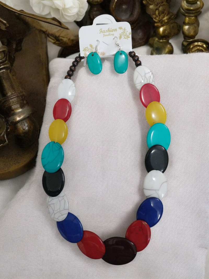 Fancy Resin Multi Color Necklace Set - Image 4