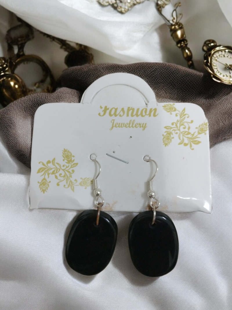 Fancy Resin Black Necklace Set - Image 4