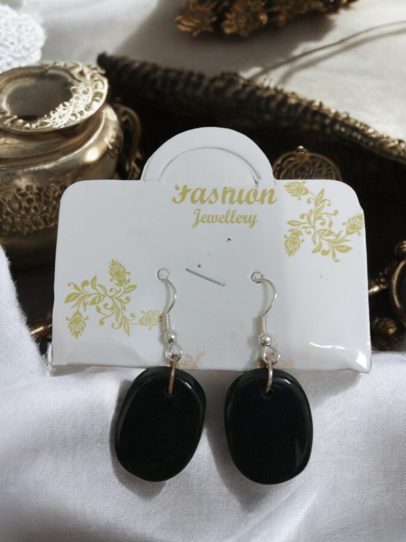 Fancy Resin Black Necklace Set - Image 3