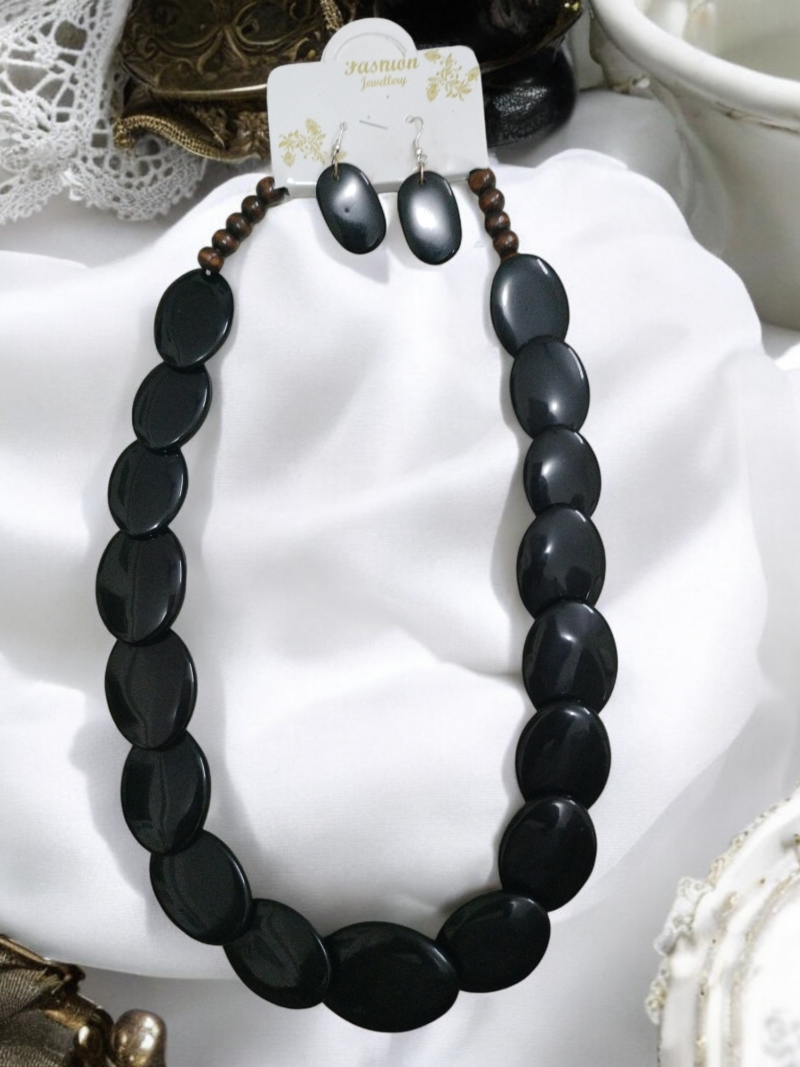 Fancy Resin Black Necklace Set