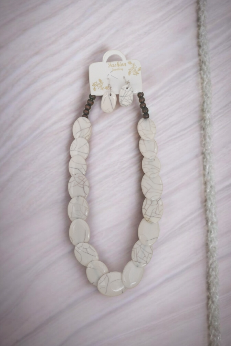 Fancy Resin White Necklace Set - Image 5