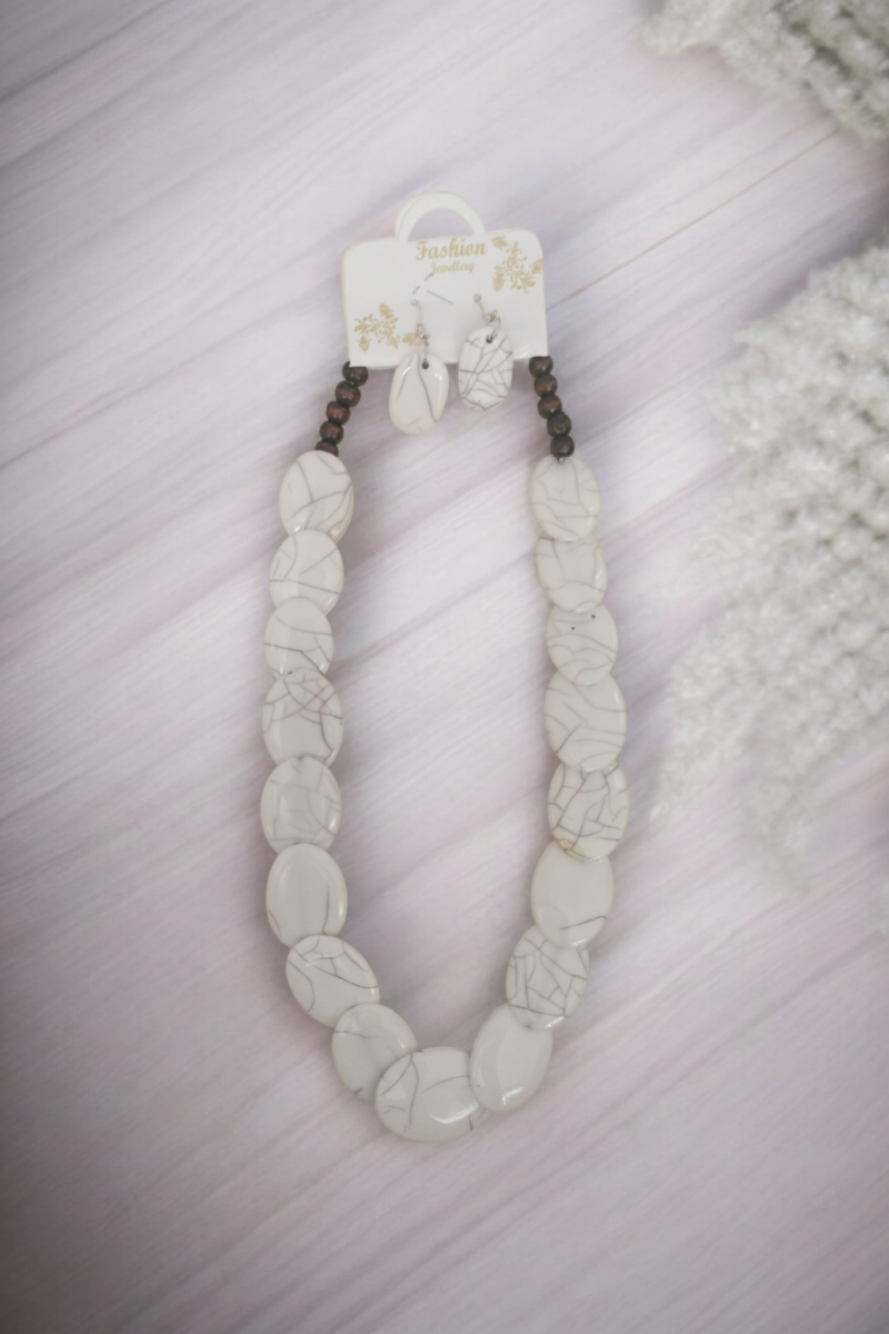 Fancy Resin White Necklace Set - Image 6