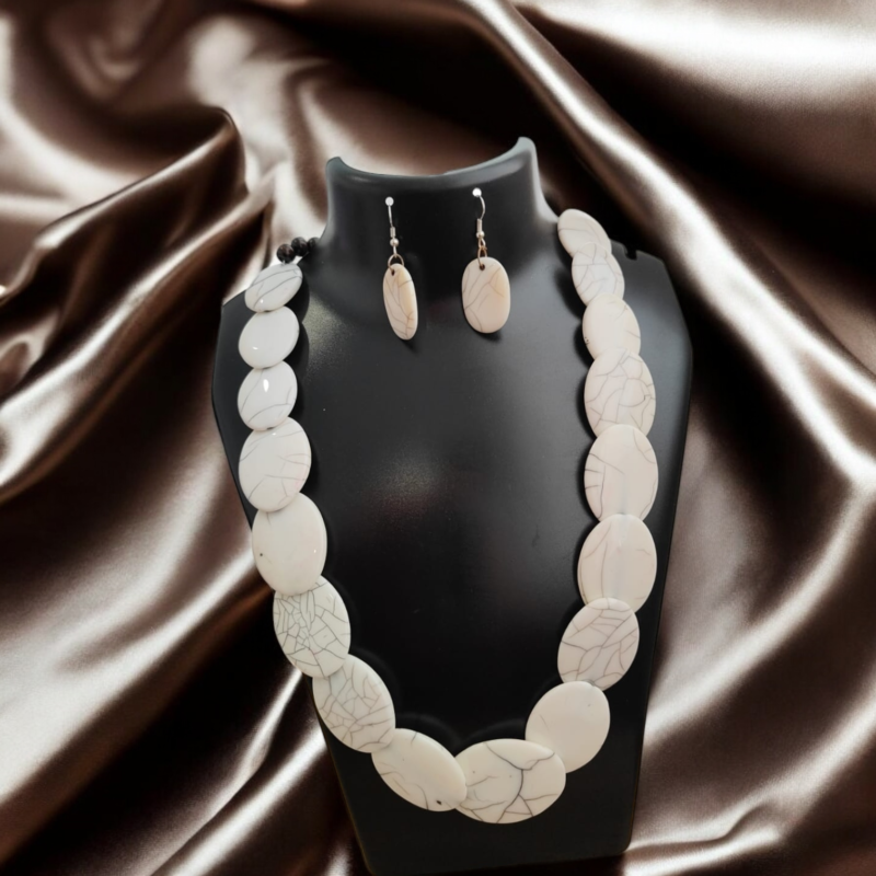 Fancy Resin White Necklace Set