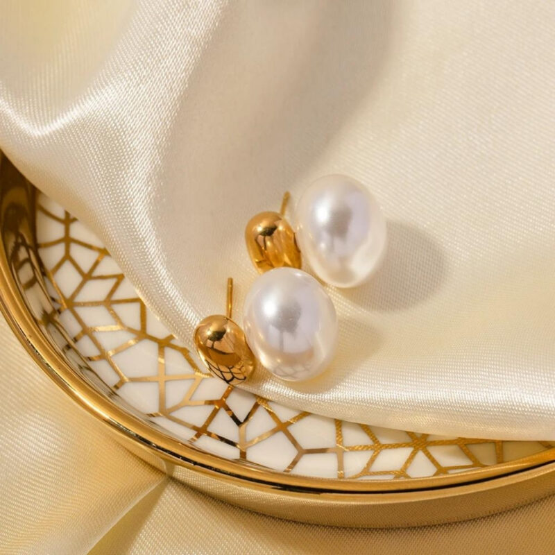 Pearl and Gold Stud Earrings. - Image 2