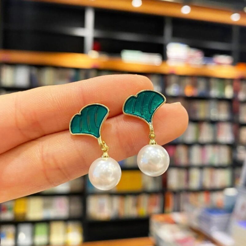 Golden Pearl and Green Leaf Earring.