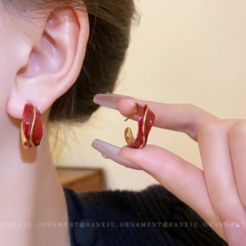 White and Gold Twisted/Swirl Hoop Earrings - Image 3