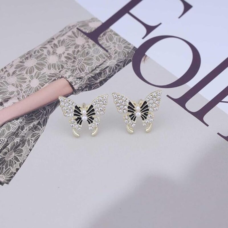 JJK 20  Pearl Heart Drop Earrings - Image 3