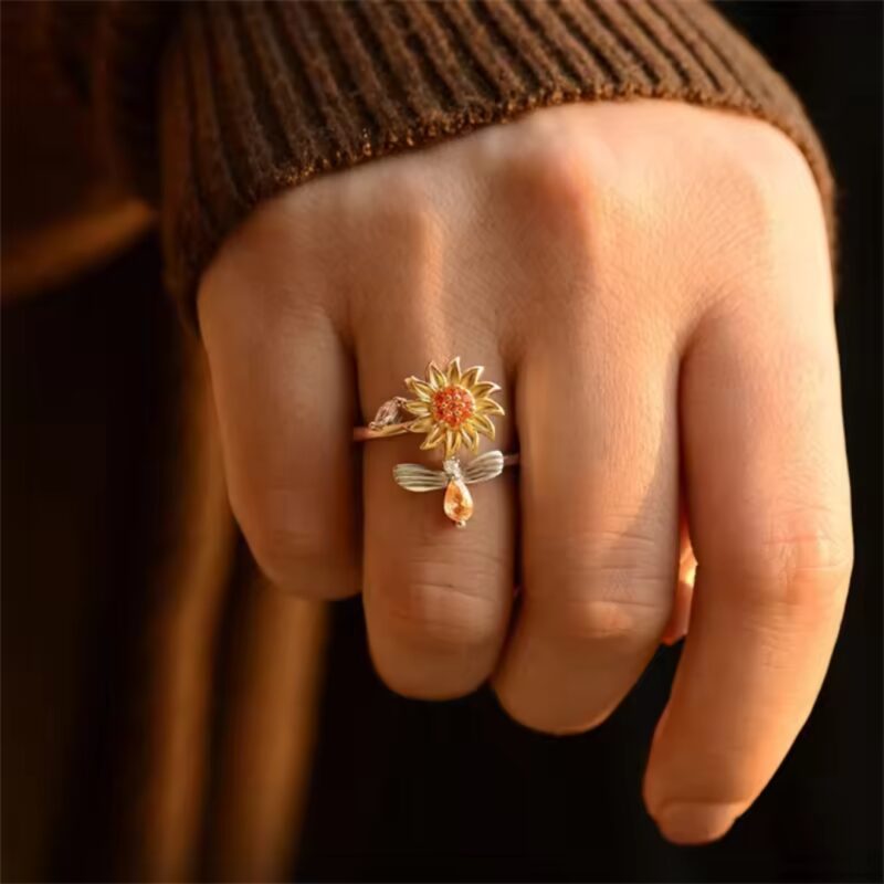 Sunflower Bee Spinner Ring - Image 3