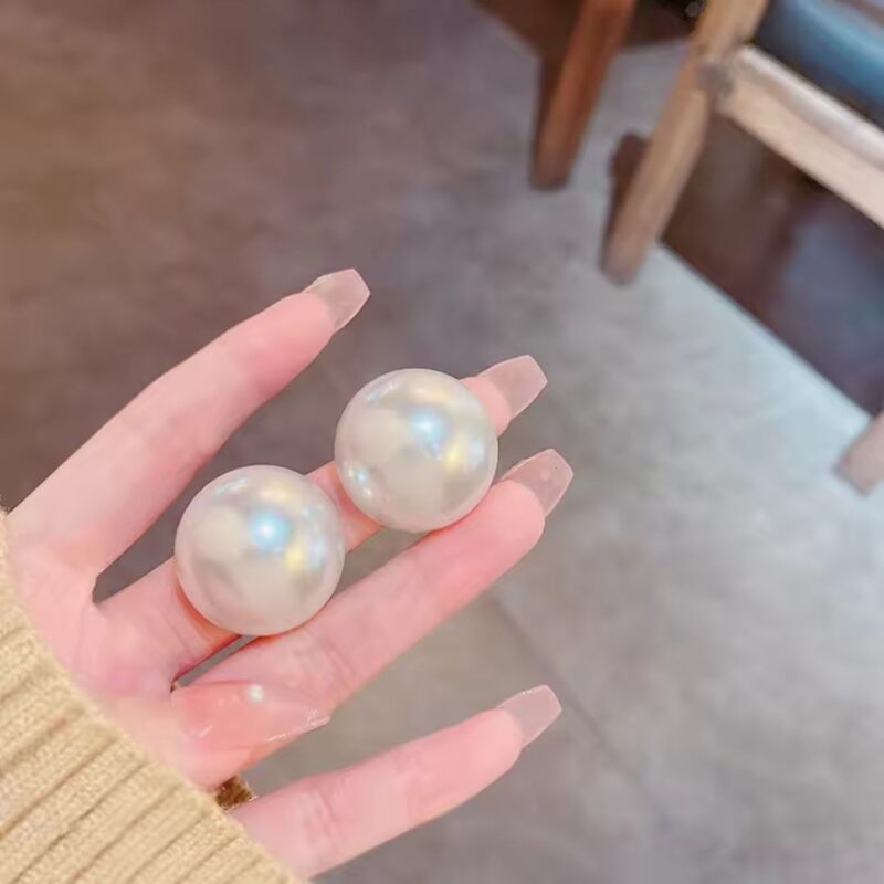 JJK 17 Pearl Heart Drop Earrings - Image 3
