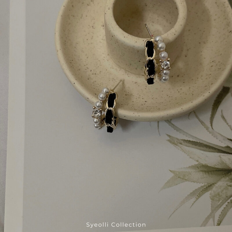 Syeolli Collection earrings.