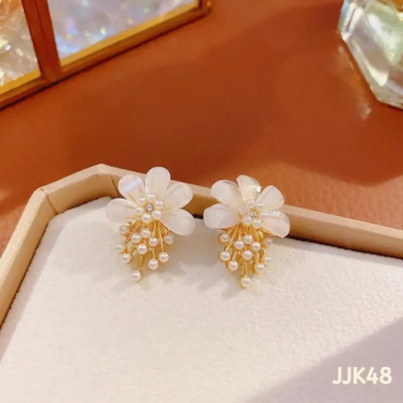 White Flower Pearl Dangle Earrings.