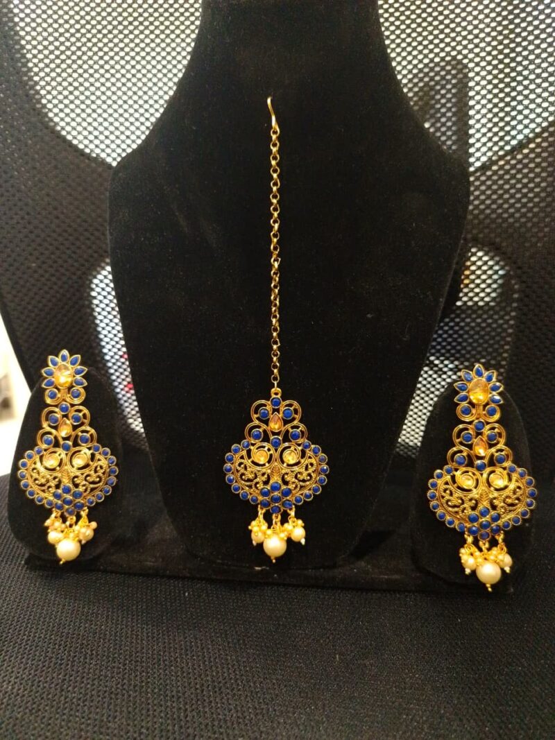 Indian Maang Tikka and Earrings featuring blue Kundan stones and pearls. - Image 3