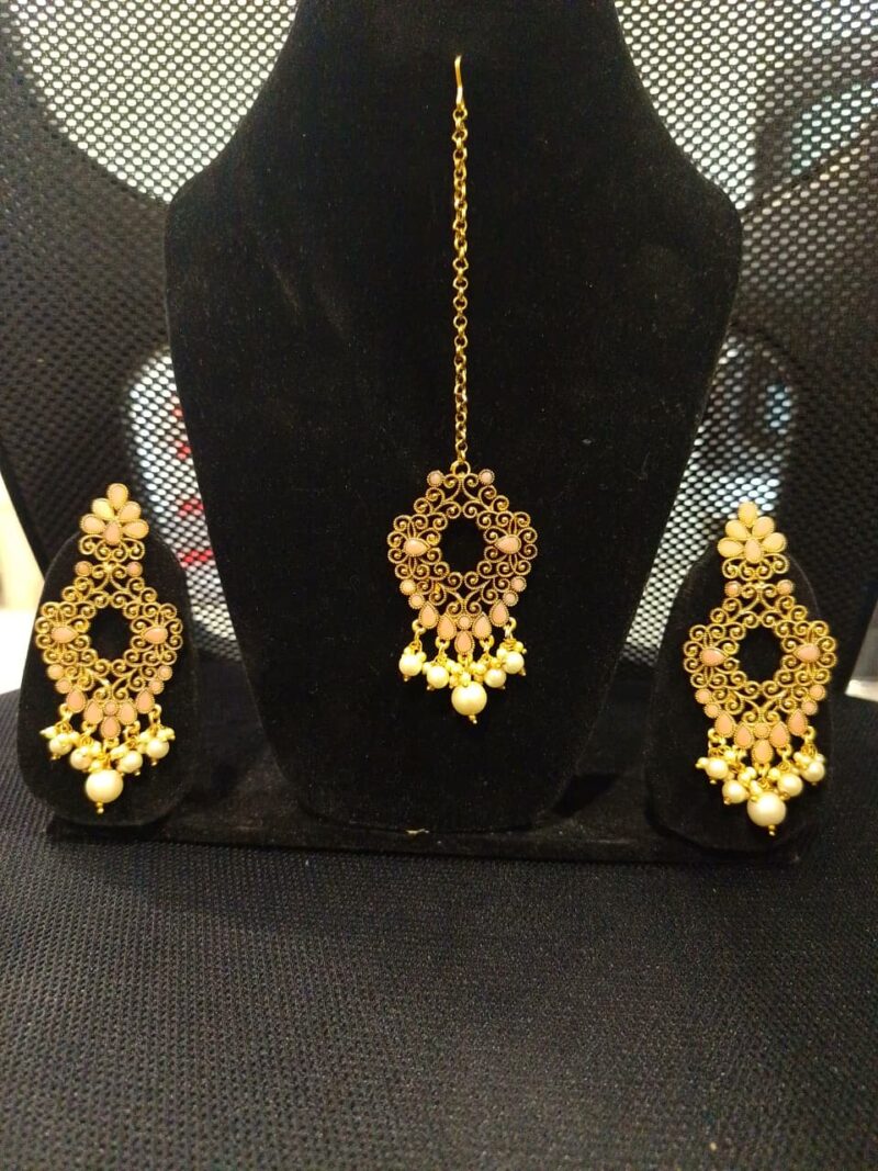 Gold-plated maang tikka and earring set - Image 2