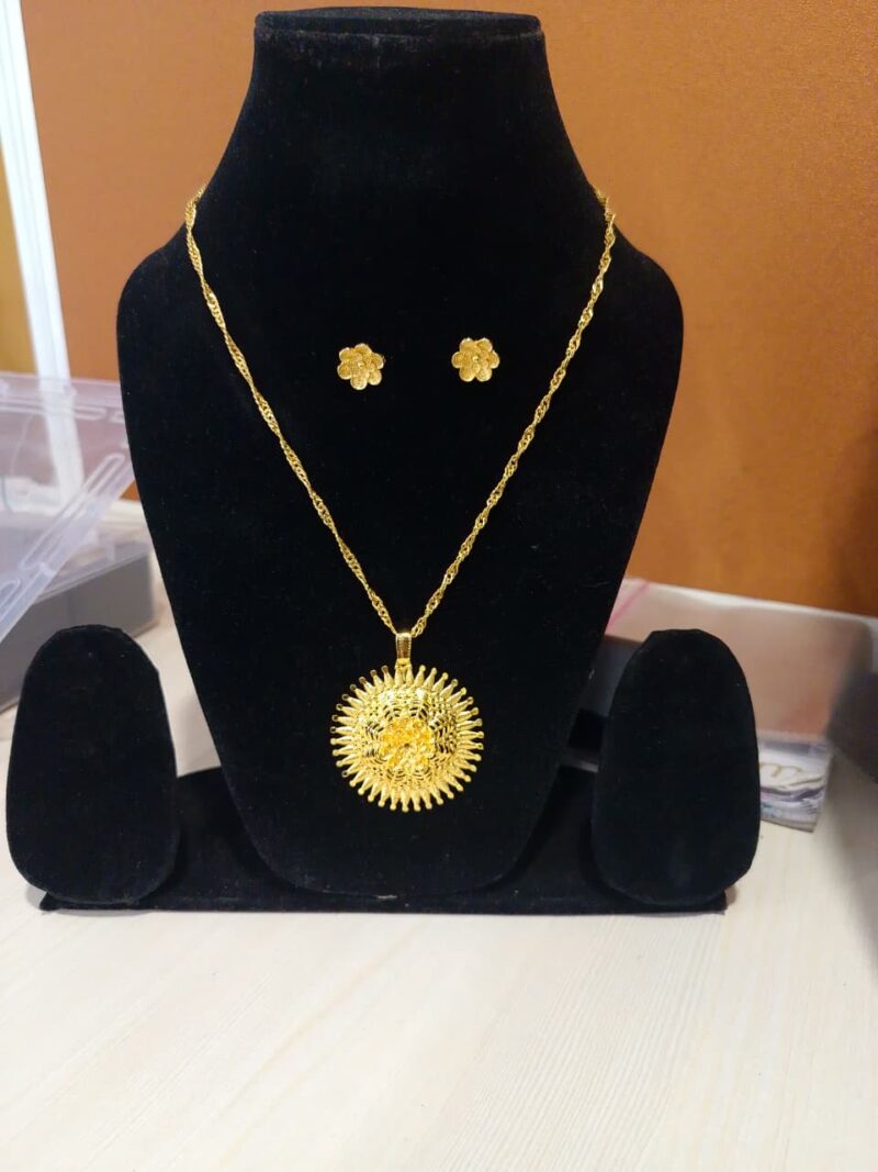 gold-plated chain pendant set with matching earrings,