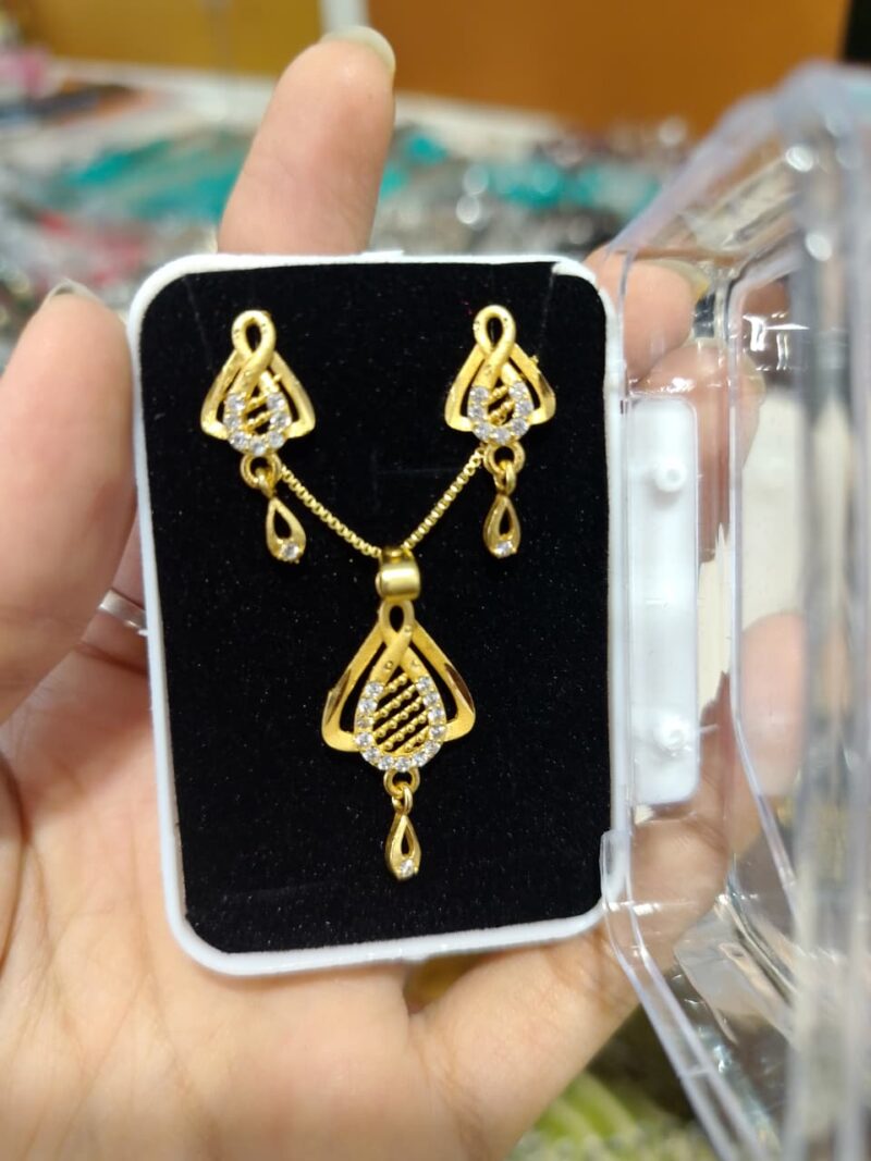 Radiant Circle Blossom Brass Gold Pendant Set - Image 2