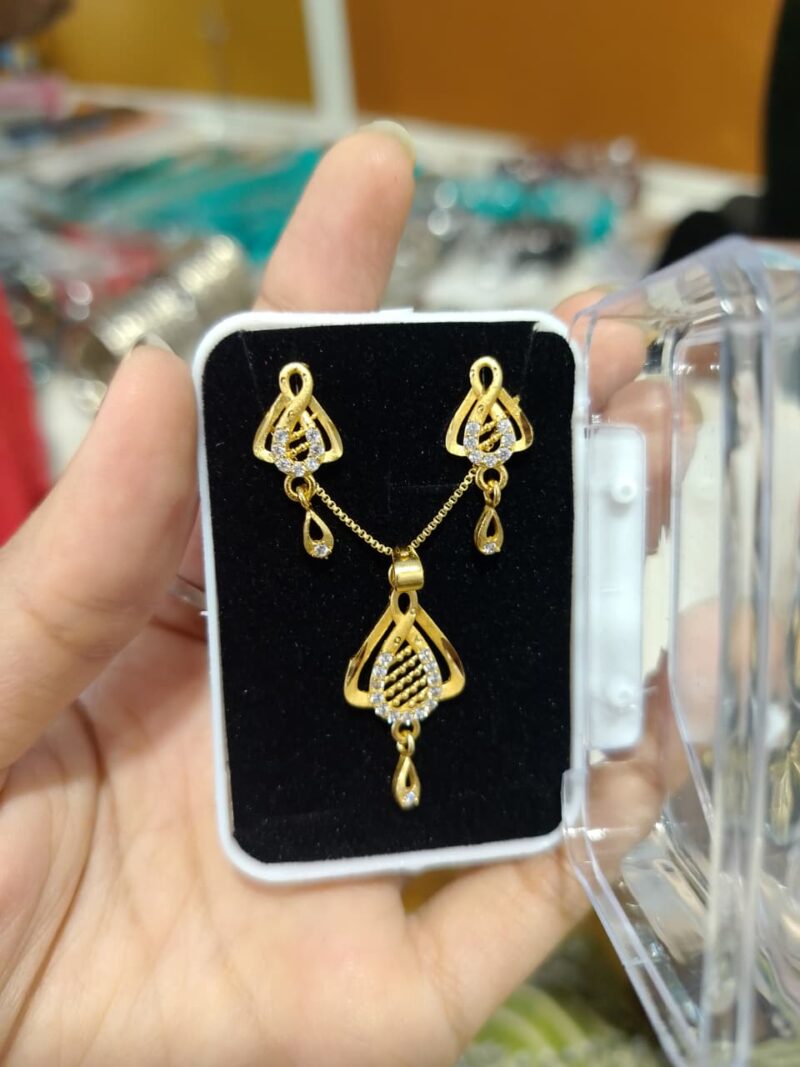 Radiant Circle Blossom Brass Gold Pendant Set - Image 3