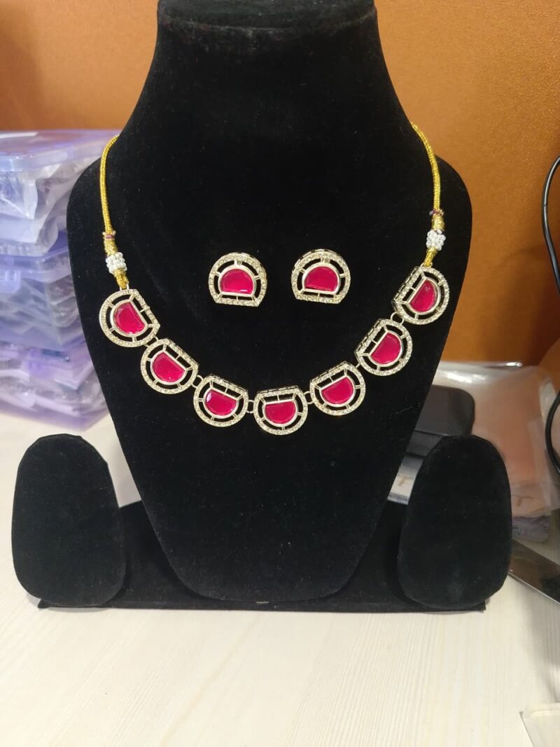 Kundan necklace with ruby-like red stones and matching earrings - Image 3