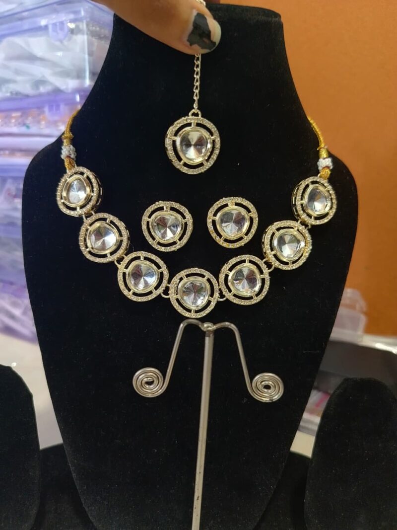 Traditional Indian Kundan Jewellery Set - Image 3