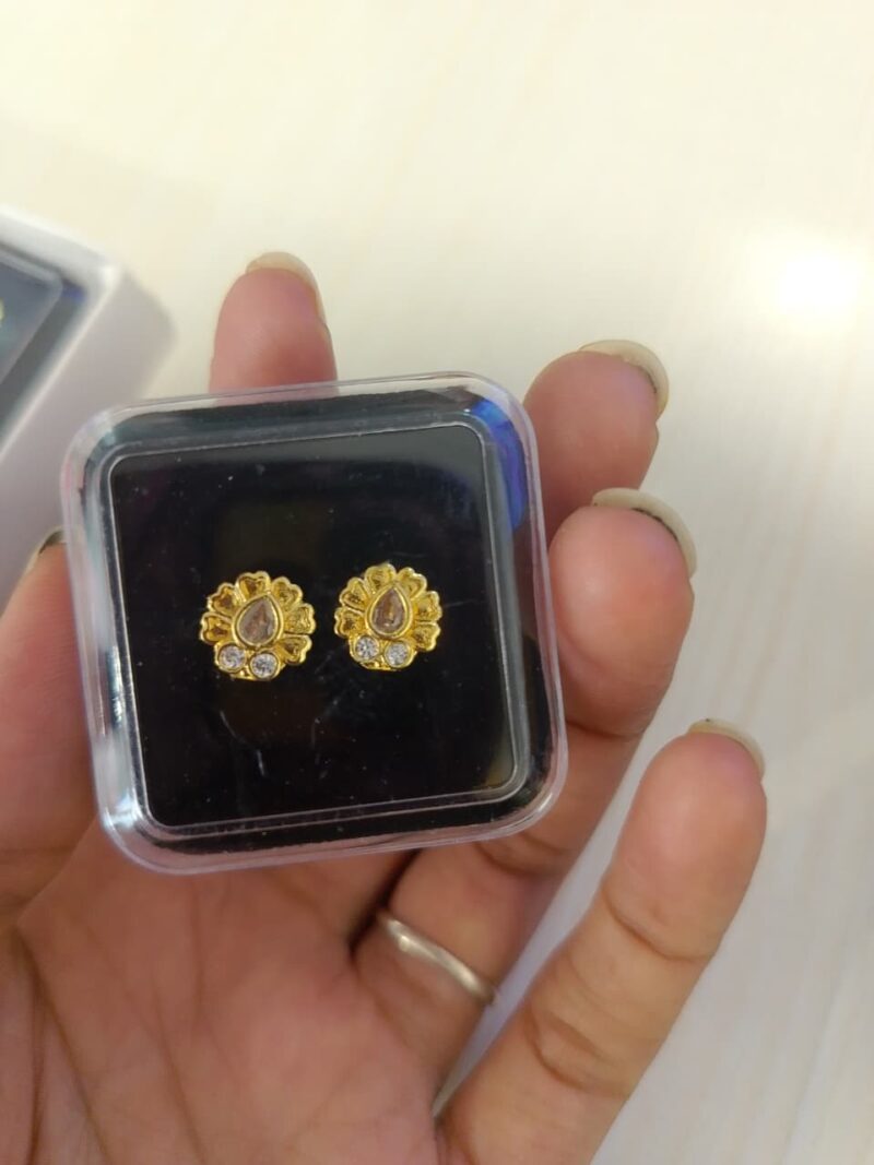 gold flower stud earrings