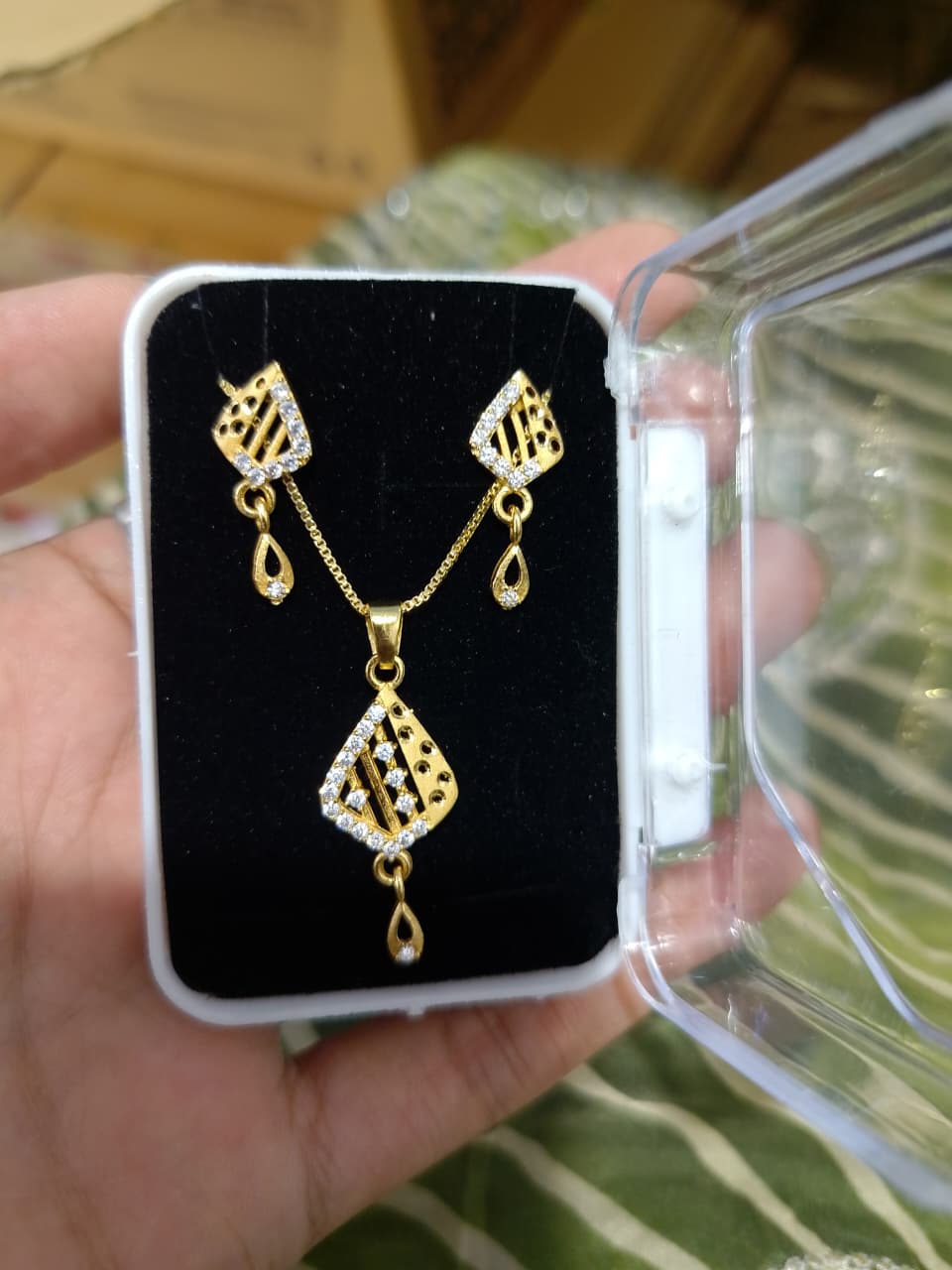 gold-plated American Diamond pendant set. - Image 3