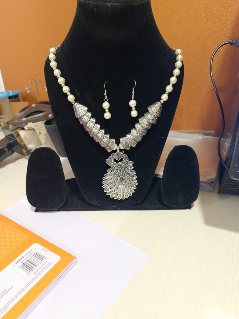 Feminine Classy Silver Plated Alloy Jewellery Set Combo For Women - Image 2