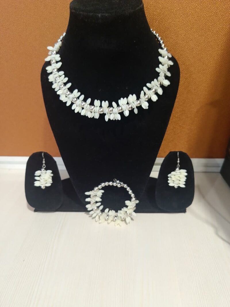 white pearl jewelry set - Image 2